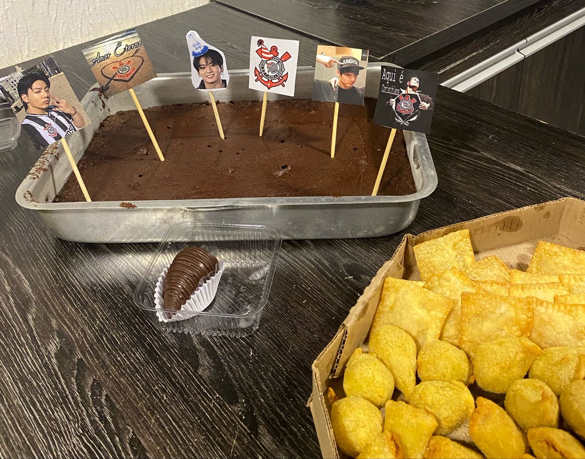 tinykooemo's tweet photo. oi eu fiz um aniversário pro jk e pro corinthians pq uma data importante dessas não pode passar batida!!
Feliz aniversário jungkook amor e VAI CORINTHIANS https://t.co/J7WDx0HqwE