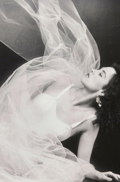 Suzanne08253534's tweet photo. Isabelle Adjani photographed by Dominique Issermann, 1982 https://t.co/TCeCrJAsZh