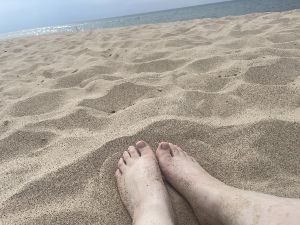 GoddessRose926's tweet photo. Beach Day!!!#feetpic #barefoot #feet https://t.co/nnCtrxbIEk