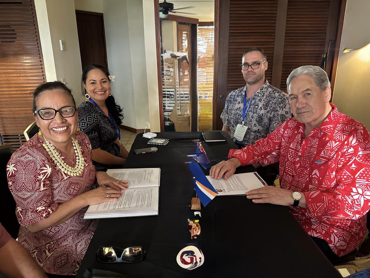 NewZealandMFA's tweet photo. The Minister was honoured to meet the Marshall Islands President Hilda Heine. They discussed:

- the bilateral relationship, including access to the Manaaki Scholarship Programme;
- ⁠cooperation in the Pacific Islands Forum;
- ⁠attracting investment in the Pacific Resilience Facility.

🇲🇭🤝🇳🇿