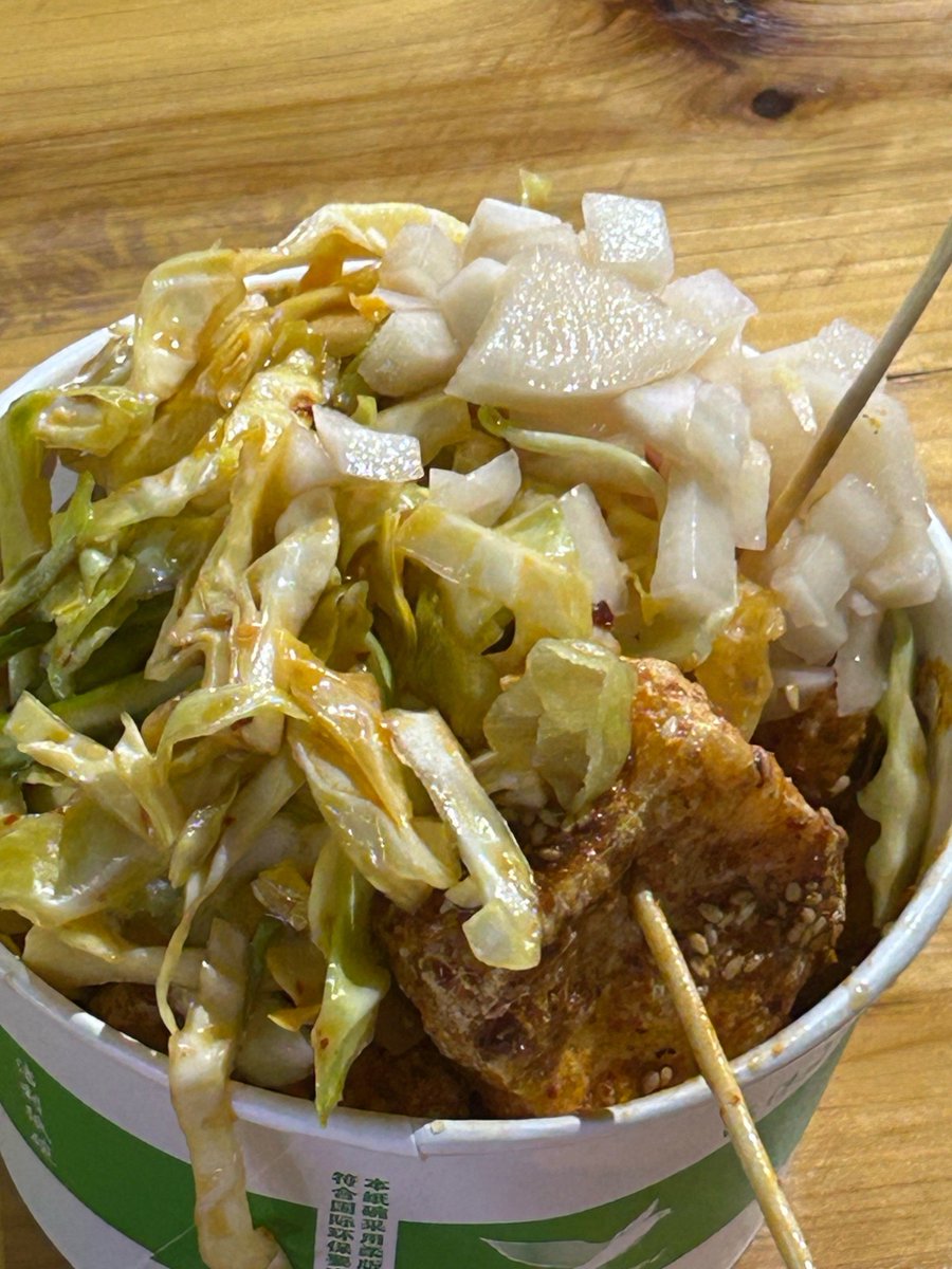 Farahrymzain's tweet photo. Craving the perfect late-night bite Spicy crispy fried stinky tofu on a paper tray from the street stall hits different—crunchy outside, savory inside, 10/10 for street food lovers!， https://t.co/Ol4wCteLXL