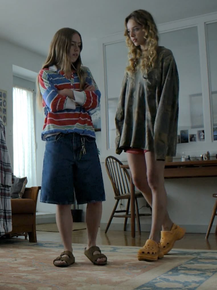 ramoorna's tweet photo. o estilo de vcs é mais ramona ou oona? https://t.co/iWXVWHBr7u