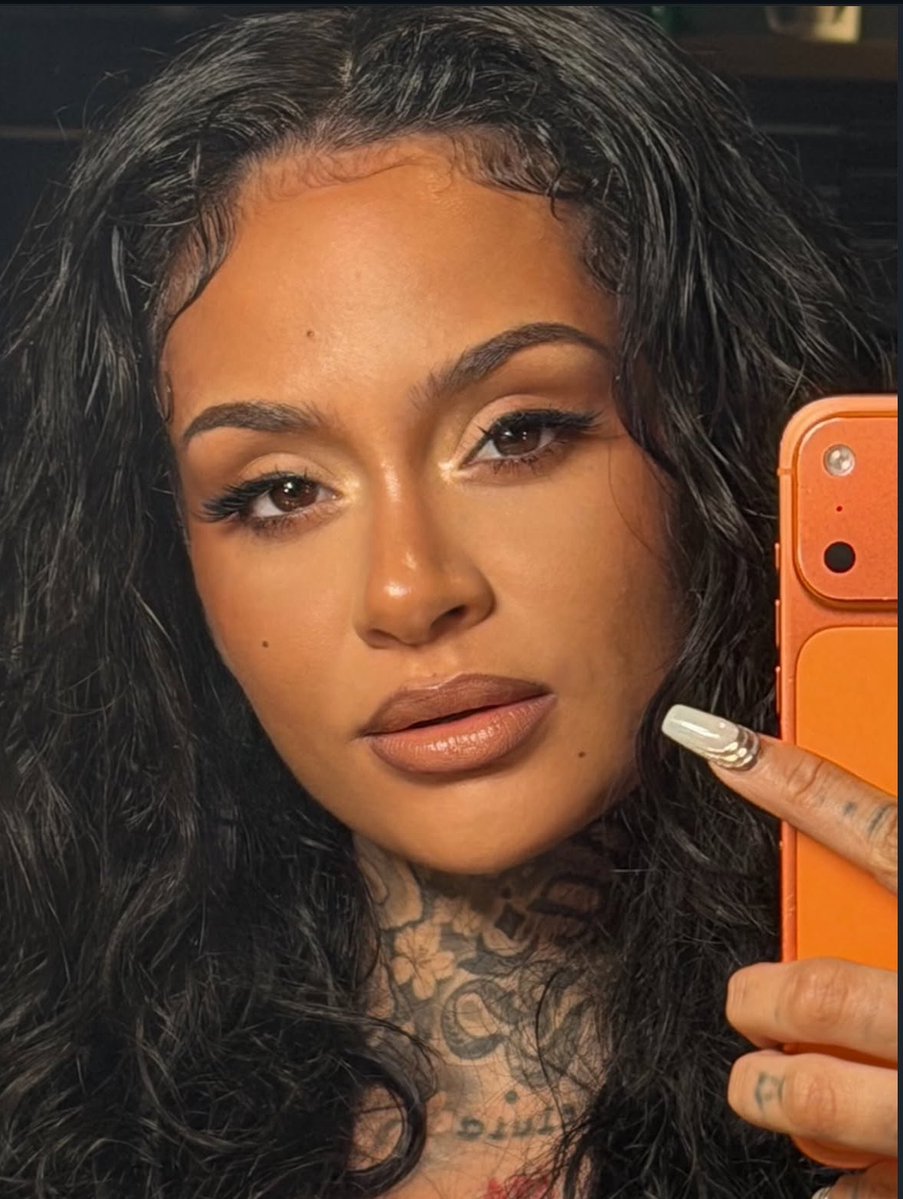 trvnsXX's tweet photo. kehlani has the most lethal face card in the industry. https://t.co/sKuxTNgFom