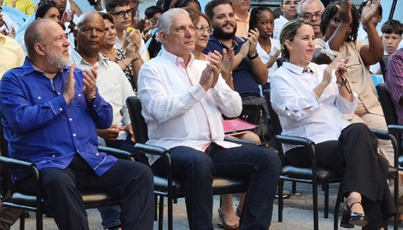 MoragaChaveco's tweet photo. 🇨🇺Miguel Díaz-Canel Bermúdez, Primer Secretario del Comité Central del Partido Comunista de Cuba y Presidente de la República, asistió este martes al Acto Nacional que da inicio al Curso Escolar 2026-2027 en el municipio de La Habana Vieja.
#FidelEnCadaAula 
#CubaVencerá https://t.co/7lFX2WXyi0