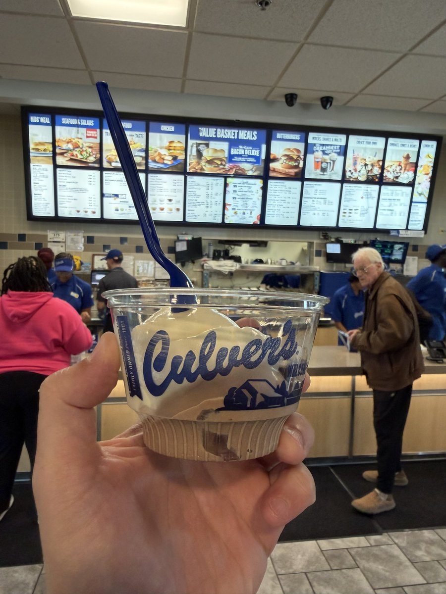 jamiemichaels's tweet photo. Incredible weekend seeing @BillyStrings in his Ionia, Michigan hometown. 30K bluegrass fans, flawless event, and all the money going to charity. 11/10. Also discovered  @culvers ice cream. https://t.co/WCN8pFVsGK