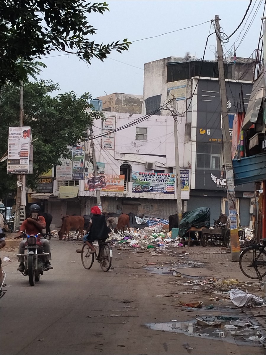 rohtas_narwar's tweet photo. @PMOIndia @cmohry sarkar kachra corner mein jcb se nahin karan paa rahi phir kahe ki sarkaar hai https://t.co/liKIVowMBZ