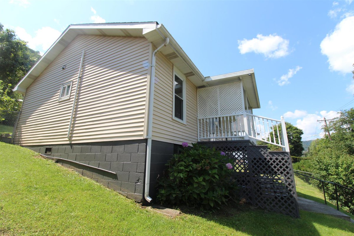 grim_turner's tweet photo. 1304 Terrace St
Linda Turner, Associate Broker
Salesperson / Realtor®
Call 304-575-8353
Coldwell Banker Stuart &amp; Watts Real Estate Inc.
174 Northridge Drive
Lewisburg, WV 24901
Joshua White, Broker
Tom Johnson, Associate Broker/Owner
304-645-1242 Office https://t.co/E4SZhTtdpi