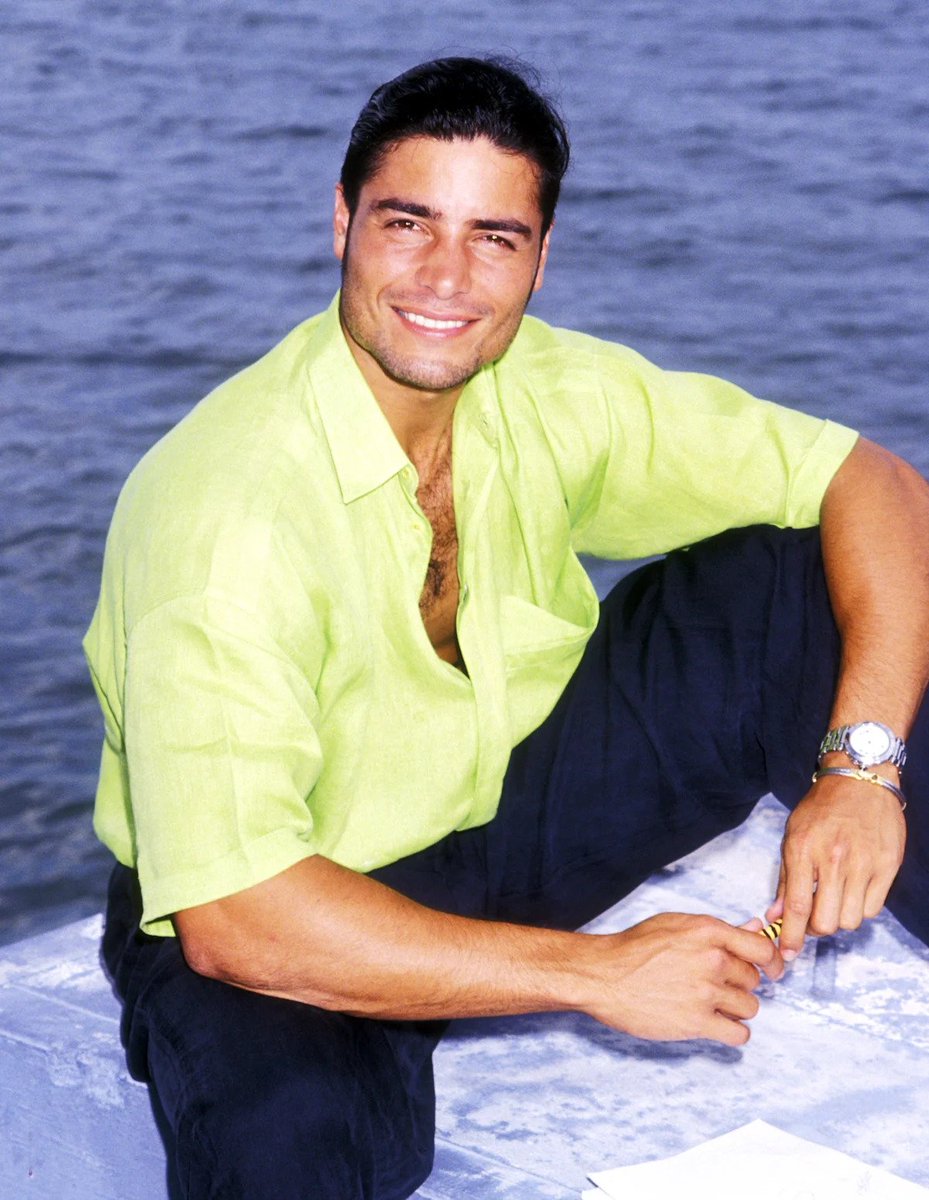 eyesindaddy's tweet photo. Chayanne https://t.co/lFimN0soVn