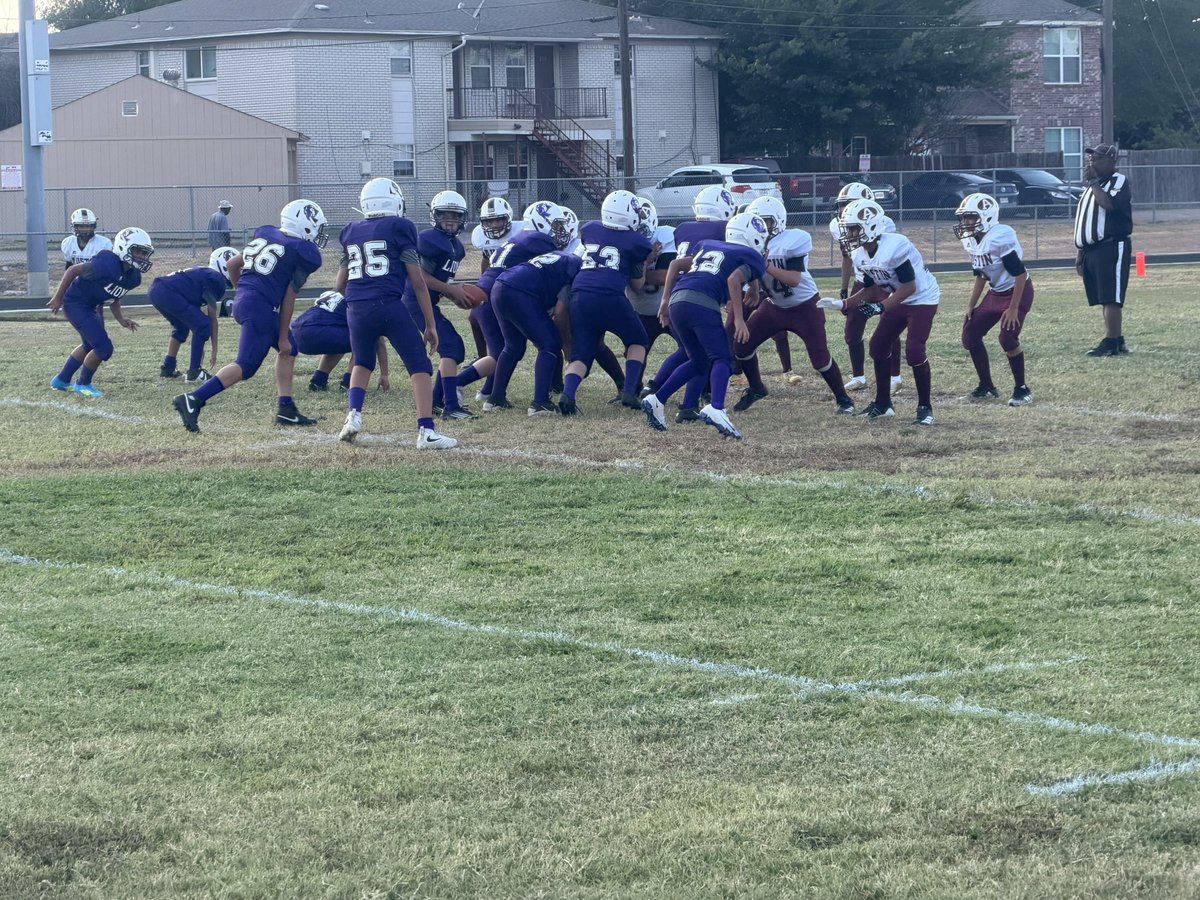 Coach_M_A_Small's tweet photo. Love supporting our feeder programs! ⛓️⚓️⛓️

Got to watch Lamar MS &amp; Bowie MS kick off their seasons tonight. Proud of our coaches and the next generation of Vikings!

@Lamar_MS @IrvingBowie_MS @NimitzFootball3 
#Southside #ALLN https://t.co/ZERrm8d3dR