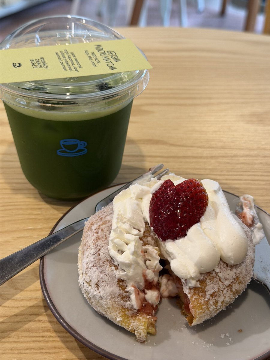 Lalalaaoey's tweet photo. SaM
  ☕️
RoaSteRs
🍩🍓🍵🧈🧀🥓
คาเฟ่ย่านเอกมัย ซอย15
โดนัทโฮมเมด แป้งนุ่มมากก อร่อยละมุนน https://t.co/vb8kVk7F3g