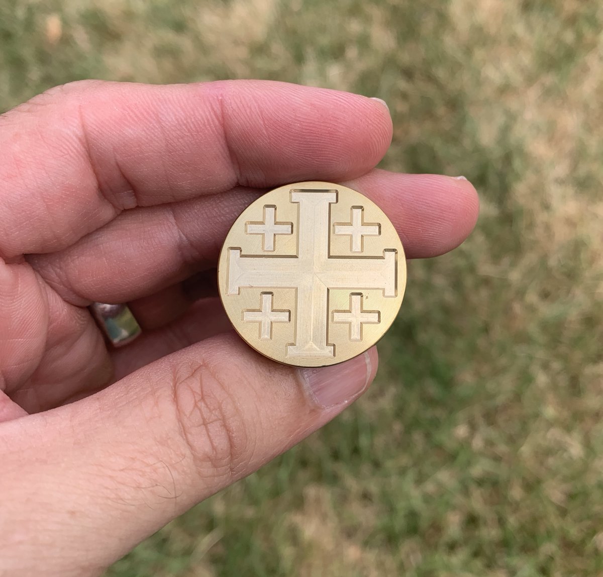 TheAimAndAuthor's tweet photo. Gentlemen,
It is my pleasure to inform you that the much anticipated Jerusalem Cross Wax Stamp Seals from @FTKgoods is officially LIVE in the DVLP shop!
More info is available in the product listing in the comment section below. If you'd like information on the best wax to use and other practical how-to's, @FTKgoods is more than happy to get you set up to get started with the most epic wax seals EVER!
Write more letters, frens.
This is the way.
#DeusVult 🫡