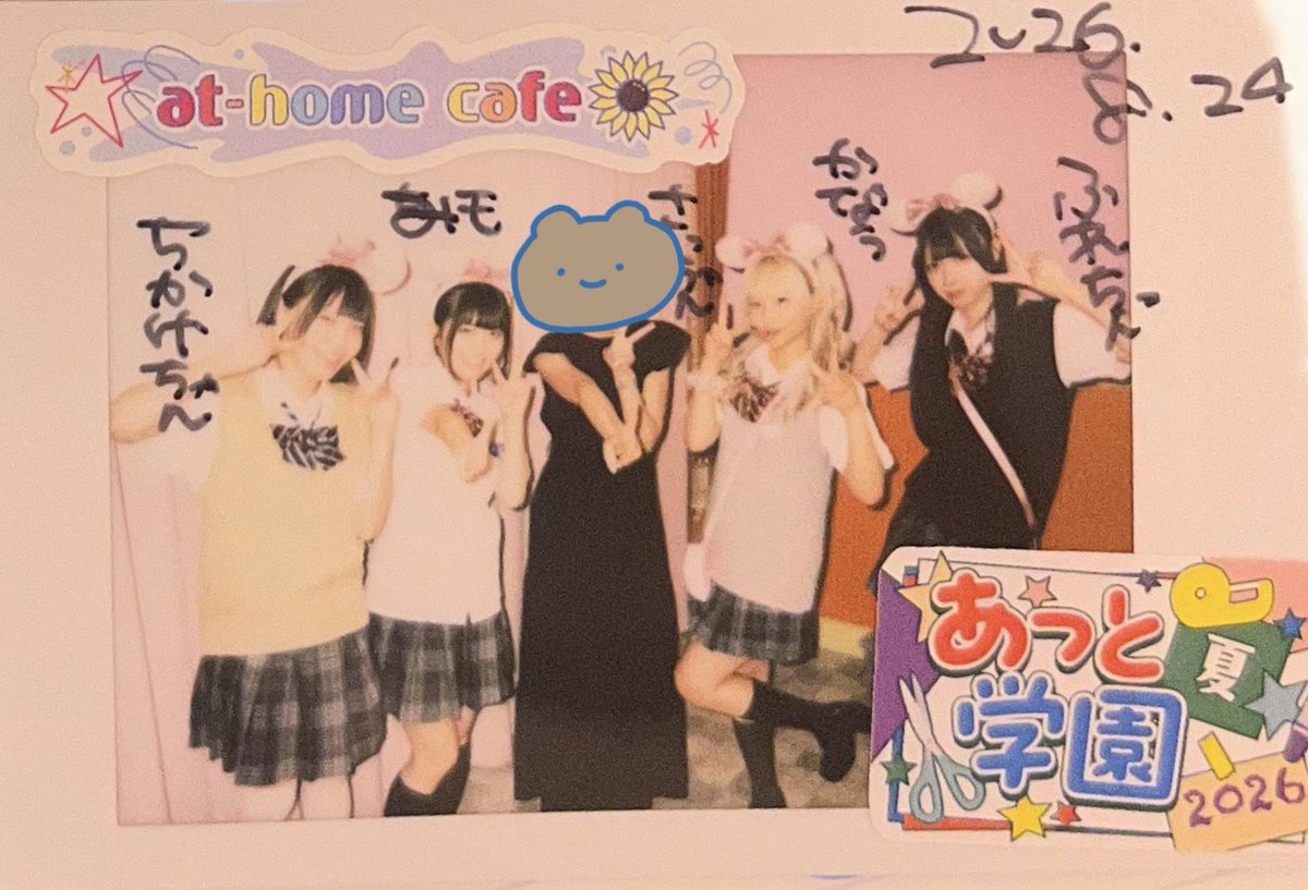 saatim1206's tweet photo. 友達…、というよりは、修学旅行で一緒に来てた引率の先生みたいな感じの雰囲気だけど、今回も同期でディズニーチェキ撮れてよかった🐭🏰💞 同期みんな面白すぎてずっと笑ってた🤣ALT🐭 https://t.co/y0BQ2h2VfF