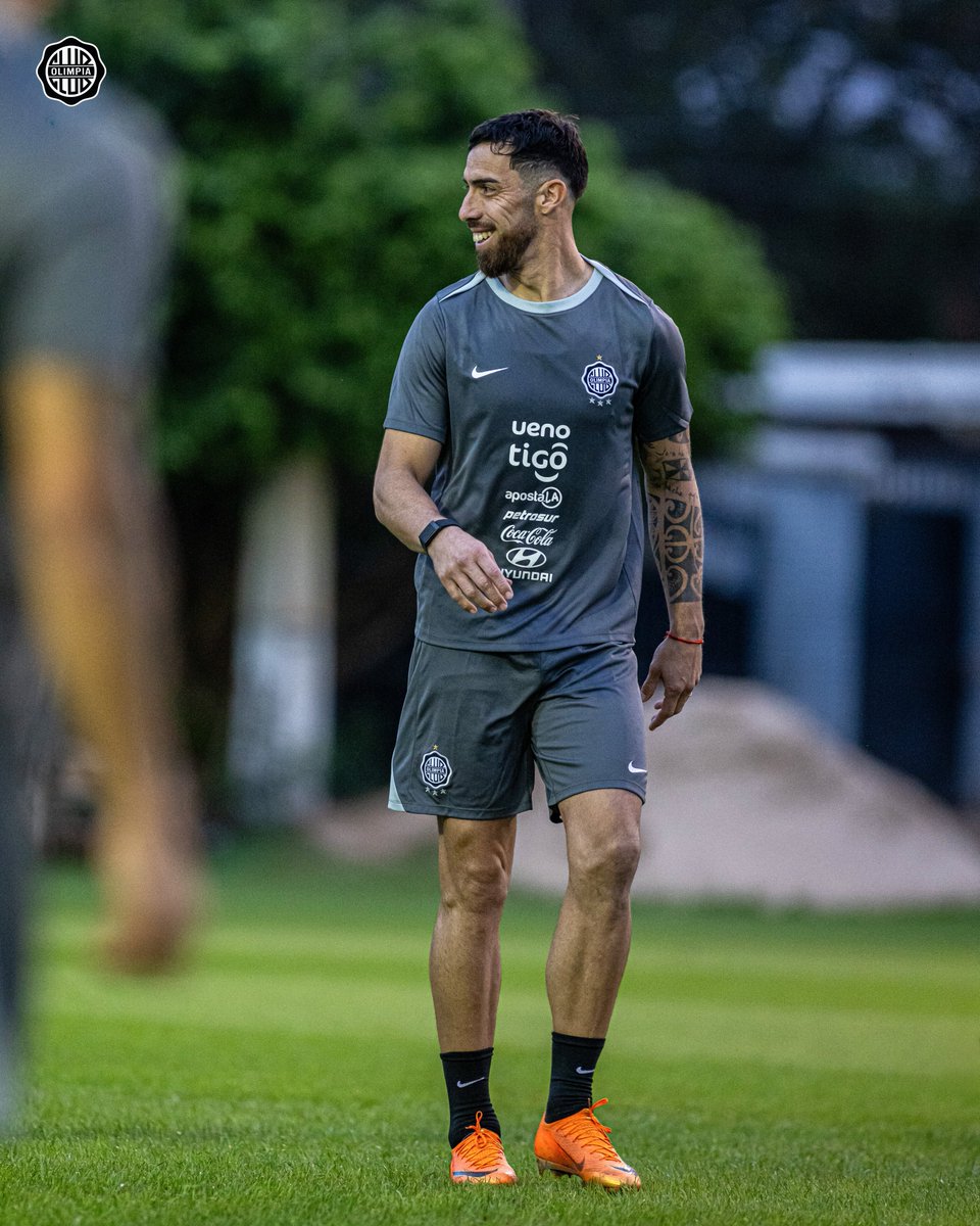 elClubOlimpia's tweet photo. 😁 En el Club de tus amores, cumpliendo tu sueño.

¡GABRIEL ÁVALOS! 🤍🖤🤍 https://t.co/O7SnUjEpz4