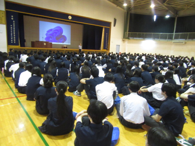 honjohighschool's tweet photo. 9月1日、大地震発生を想定した #避難訓練 を実施しました。生徒たちは真剣な表情で落ち着いて避難し、日頃からの防災意識を高めました。 https://t.co/E7YJ040bD8