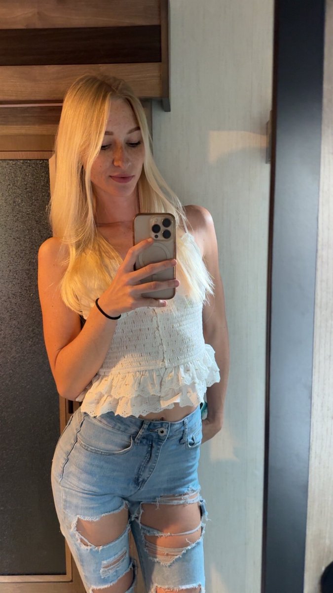 Summerxxop's tweet photo. Pulled out the boots today 🤠🤠 https://t.co/7lWErikrum