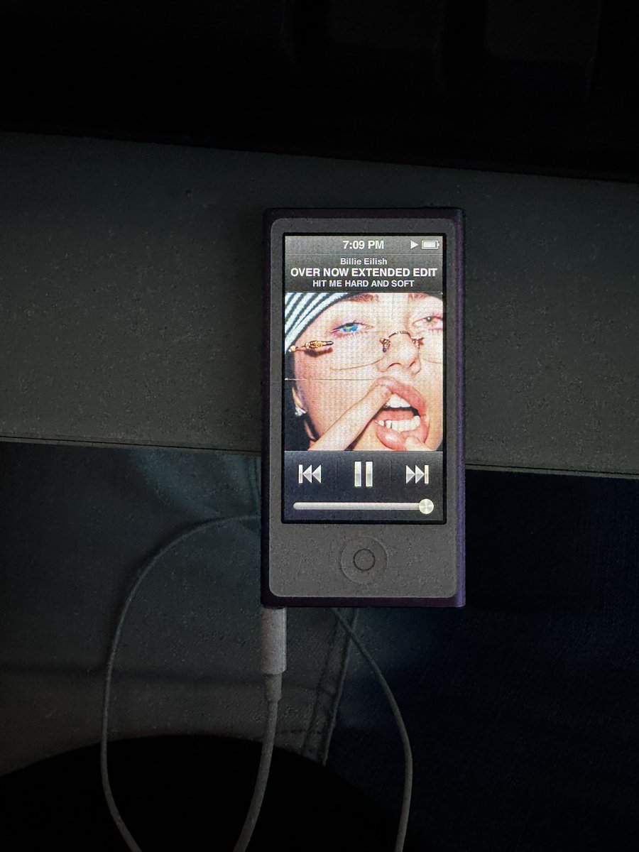 wildflowerdiner's tweet photo. Who woulda seen this coming🫨 #ipodnano https://t.co/TiER50RDz6