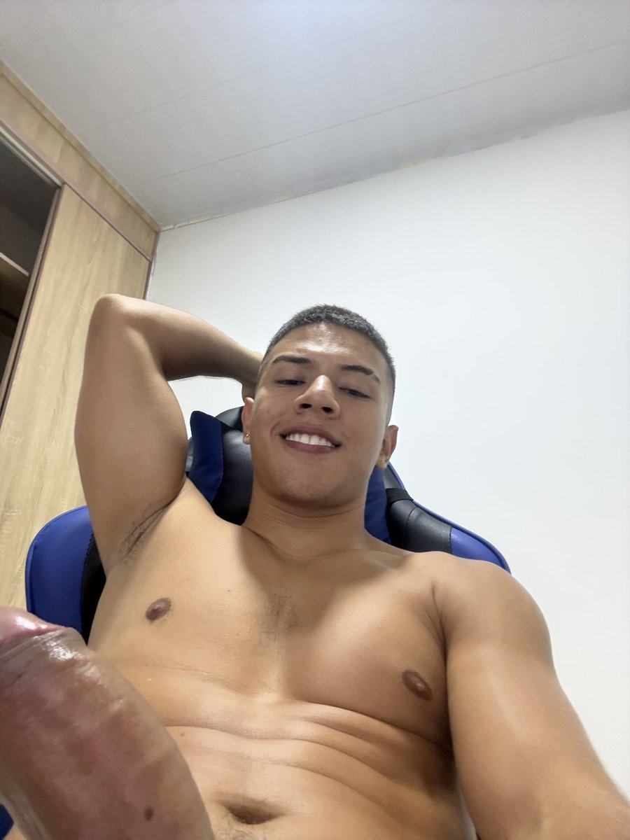 ayalasteeven_1's tweet photo. Ven a ver mis 25 centímetros😈

https://t.co/LCLXJde7UU https://t.co/ELPJRpnYgf