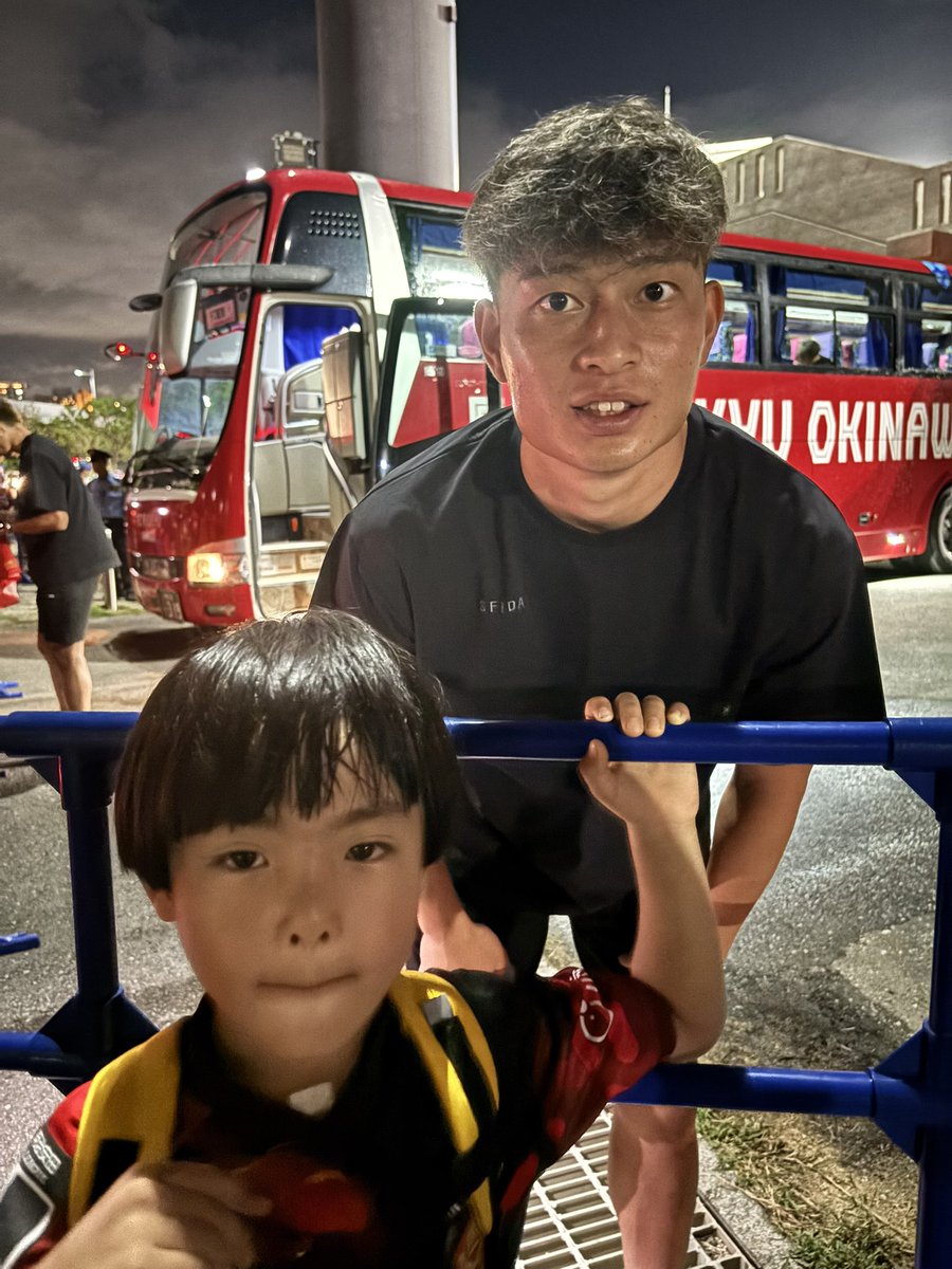 LILY73blessing's tweet photo. サッカー⚽️祭り後のパチリ📷

帰り疲れ過ぎてA&amp;Wで寝てしまった😅

応援頑張ったもんね📣 https://t.co/WHvfw43zl3
