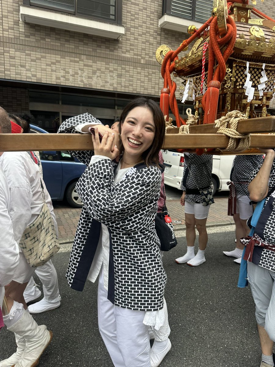 aya_nasuno's tweet photo. 女体神社の祭礼では、今年は事務所のある幸町2丁目でお神輿を担がせていただきました！そして午後からはもう一つの祭礼へ。
こちらでは神輿の警備に徹し、安全に運行できるようお手伝いしました。
準備・運営に携わられた皆さま、本当にお疲れさまでした！ https://t.co/QPt7yOPPoS