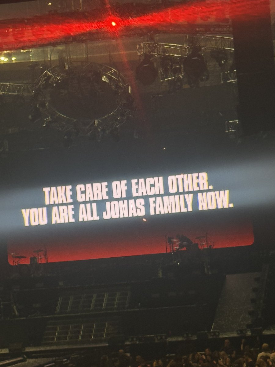 djoedjonas's tweet photo. my 2 cents that nobody asked for is that being a fangirl is supposed to be FUN. going to shows, making friends with a similar interest, whimsy girlhood. a distraction from what’s going on at home. if fangirl activities are starting to impact your mental health and your view of those around you…. it’s time to take a step back. 

also, unless someone did something directly to you or someone you’re close with, hating on people bc they have more experiences than you is elementary school behavior. let’s act our ages pls & thank u ❤️