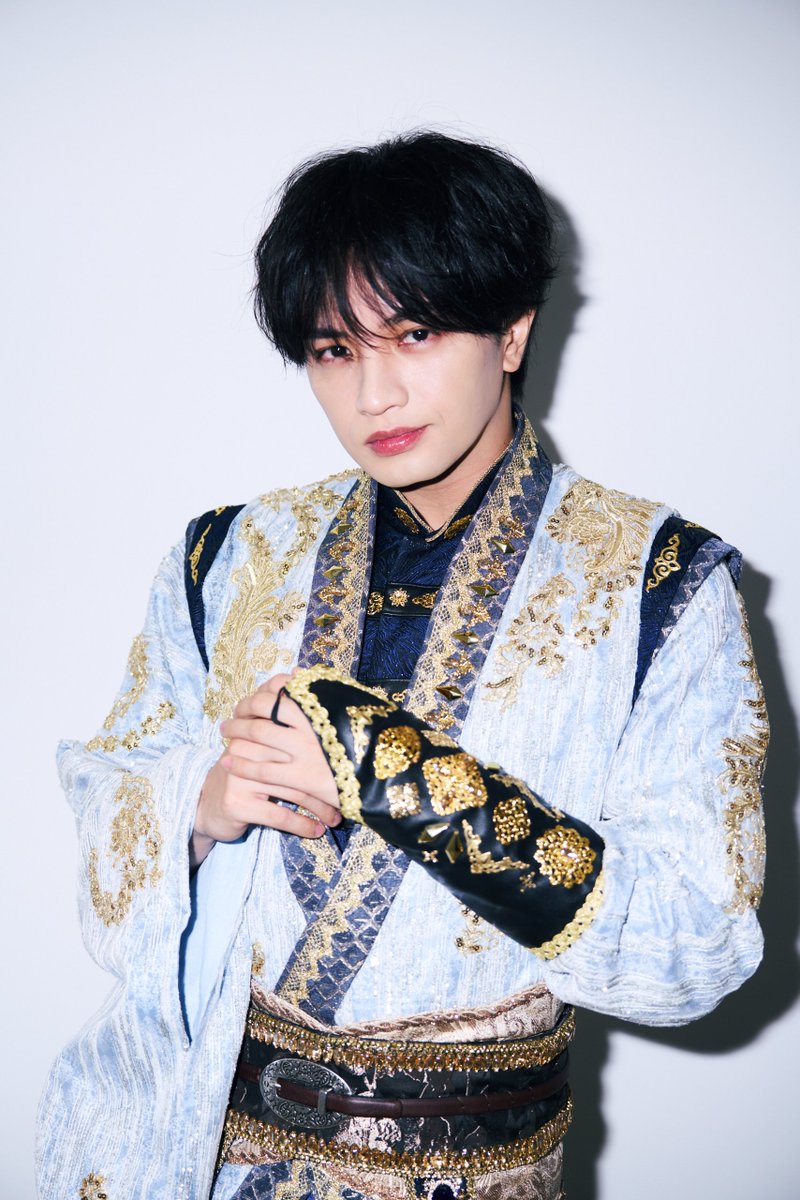 memeonmusic's tweet photo. #訪問
#中島健人 再度來台，繼去年喜收記者送的遊戲王卡，這次再收決鬥盤面紙套、日版黑魔導女孩及第二張青眼白龍繁體中文版。由於原作中三隻青眼白龍可以融合出更高戰力的青眼究極龍，希望他可以繼續在來台灣累積經驗，讓他興奮無比

閱讀完整報導：
https://t.co/hAdT4pMzPh
提供：大鴻藝術BIG ART https://t.co/mS6LySI6Mh