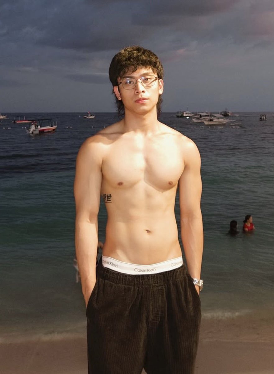 GEMSPROMAXdos's tweet photo. I mean gets ko na, ba't andami paring di maka get over kay Joseph Pesay. Ang hot naman kasi! 😍 https://t.co/5F9Nw0hYZF