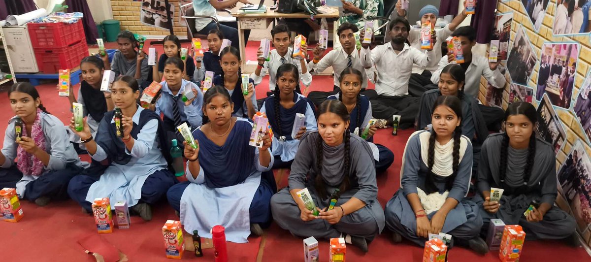 gupta0076's tweet photo. Ek Soch Nai Soch NGO - India's Best NGO द्वारा मिनिस्ट्री ऑफ यूथ अफेयर्स एन्ड स्पोर्ट्स के तहत विद्यार्थियों को यूथ क्लब बनाने के लिए प्रेरित किया और #Dabur के सहयोग से #Juice व अन्य सामान वितरित किया

Ek Soch Nai Soch NGO
Shashi Gupta
070155 51486 

@DC_YNR https://t.co/9Lf8mzA18w
