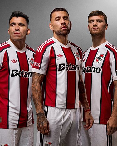 Emma_M_RC's tweet photo. @JuanPabloMarron 3 de los grandes eligieron para esta temporada una suplente conmemorando modelos usados en su 1ra década de futbol, algunos mas arraigado como la tricolor en river. 
No dejan de ser modelos alternativos dejando para romper un poco la monotonía y homenajear a la vez la historia https://t.co/XvWqgN7s5C