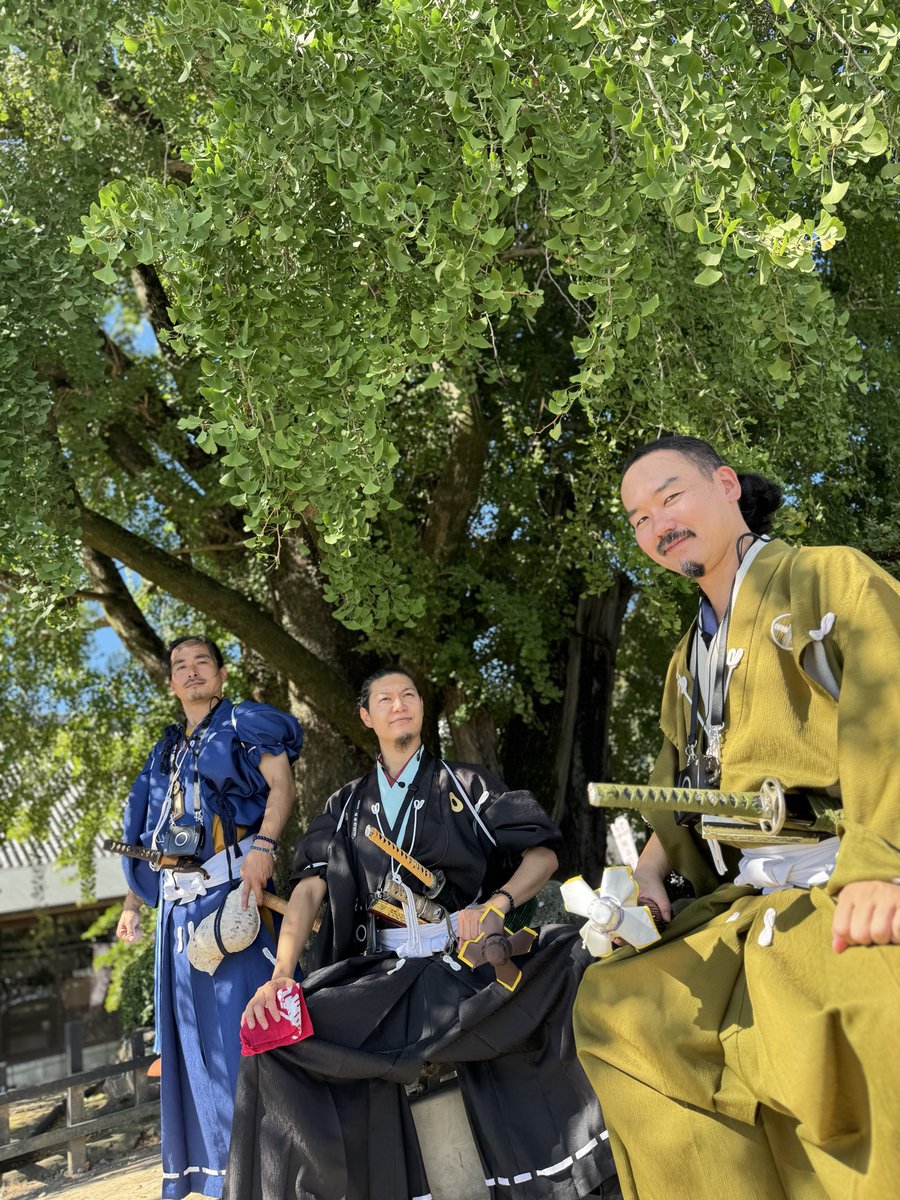 kumajyobushotai's tweet photo. 熊本城“こんにちは”武将隊！
本日は御覧の布陣にて出陣！

11:30〜 城彩苑ステージ
14:30〜 天守閣前演舞中止

武将／加藤清正、島津義弘、沢村大学助

本日は熱中症警戒アラート発表の為、熊本城天守閣前演舞は中止とさせて頂きます

#熊本城おもてなし武将隊
#熊本城
#熊本 https://t.co/JfUtH3s6TT