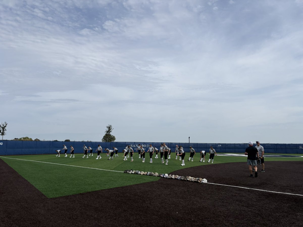 USFCougarsSB's tweet photo. DAY ONE. ✅

First team practice in the books!

#CooFalls #P4P33 https://t.co/UWc6yGuWfu