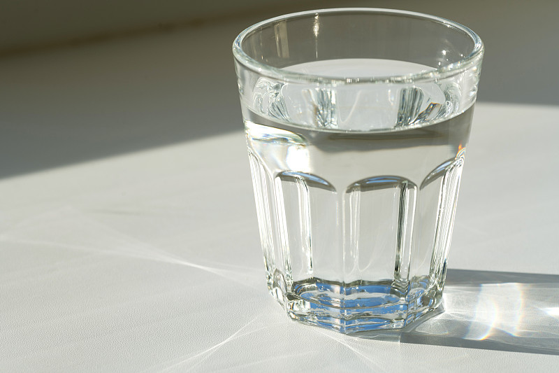BrielleSamkzs's tweet photo. Mantenerse hidratado es clave para tu salud diaria, bebe al menos 2 litros de agua cada día! ， https://t.co/SdnNywsQGp
