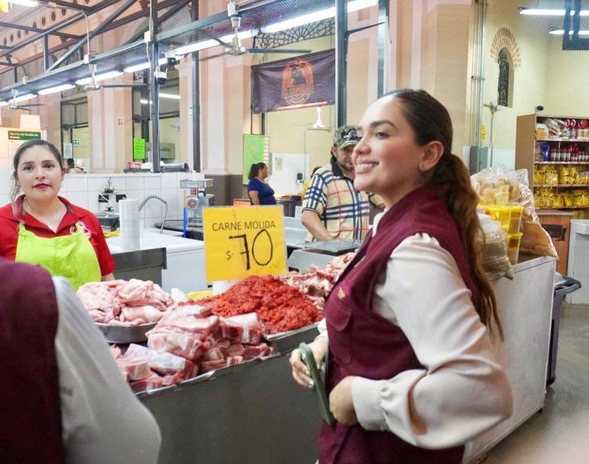 anaguizarv's tweet photo. En los mercados, como en cualquier establecimiento, una medición correcta también genera confianza. ⚖️

Si en tu negocio utilizas básculas u otros instrumentos de medición, ¡es momento de calibrar! Asegura mediciones correctas, brinda certeza a tus clientes y cumple con la normatividad. ¡Que siempre sea kilo de a kilo!

En Profeco trabajamos para promover compras justas y seguras, porque un consumidor informado no será engañado.