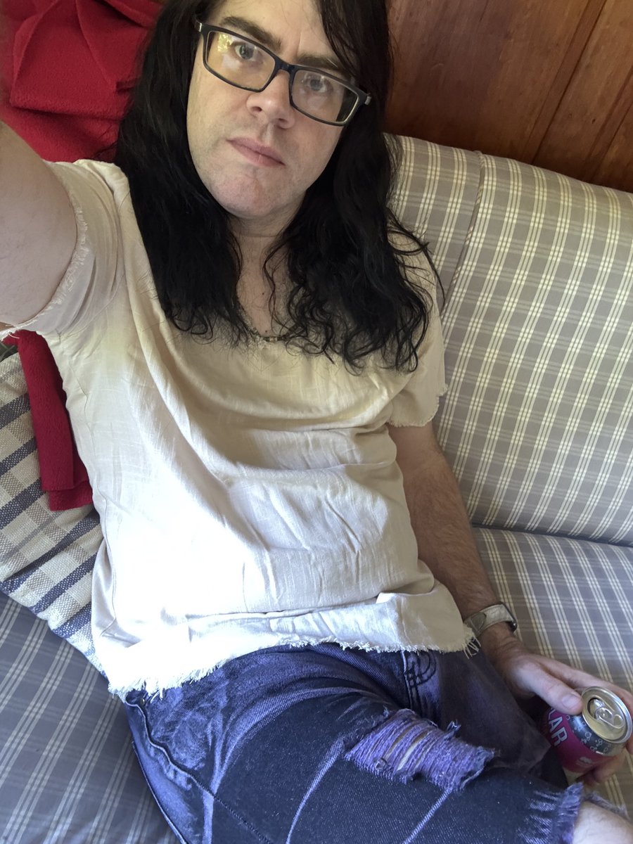 MrMetropolitan's tweet photo. Nude versus dressed #nudist #naked #nude https://t.co/QMpjiizcEa