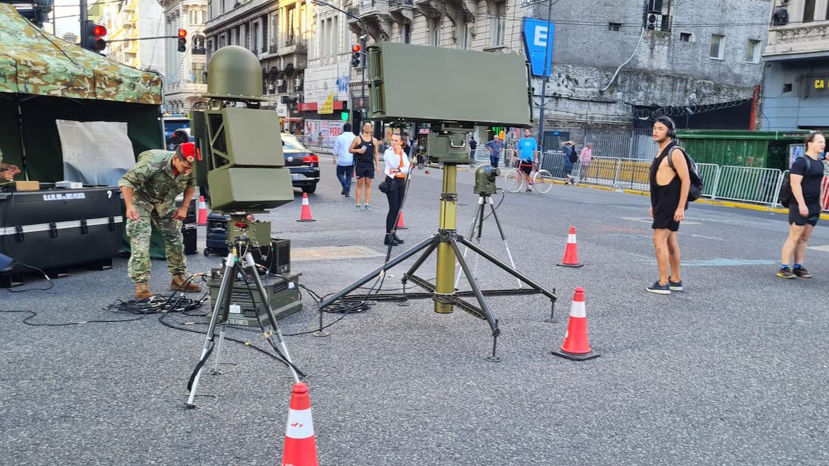 tobias_perez11's tweet photo. Agregaduría Aeronáutica Argentina en Washington 🇺🇸

Licitación: “EVALUATION, REPAIR, AND UPGRADE SERVICE FOR IDS-ELI 4030 DRONE JAMMING SYSTEMS" 

Evaluación del equipo/objeto, Reparación, Servicio de actualización.

Este Sistema Inhibidor de Drones ELI-4030 opera la FAA 🇦🇷 https://t.co/tqTJ5hLxVj