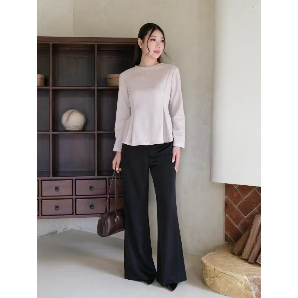 fairiesims's tweet photo. wts (want to sell)‼️

beige studio - evelyn top long sleeve (oat)

PRELOVED
VERY GOOD CONDITION
NO NEGO
NO DEFECT

Material : Suede
Size M
Warna Oat

M: Lingkar Dada: 92 cm | Lingkar Ketiak: 45 cm |
Panjang Lengan: 56 cm | Panjang Baju: 60 cm

🍊 https://t.co/hGb5s0HKmn https://t.co/MNna2DZDbb