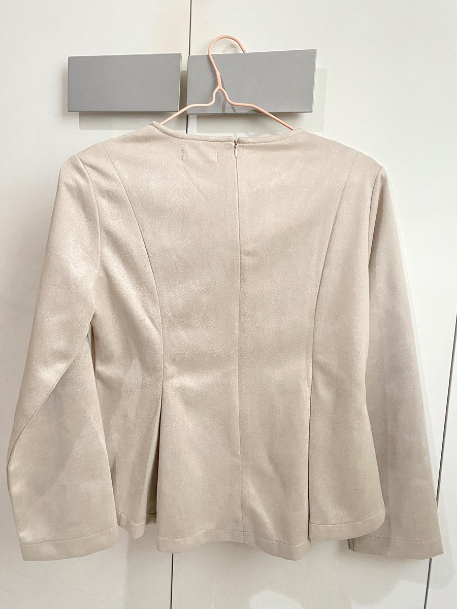 fairiesims's tweet photo. wts (want to sell)‼️

beige studio - evelyn top long sleeve (oat)

PRELOVED
VERY GOOD CONDITION
NO NEGO
NO DEFECT

Material : Suede
Size M
Warna Oat

M: Lingkar Dada: 92 cm | Lingkar Ketiak: 45 cm |
Panjang Lengan: 56 cm | Panjang Baju: 60 cm

🍊 https://t.co/hGb5s0HKmn https://t.co/MNna2DZDbb