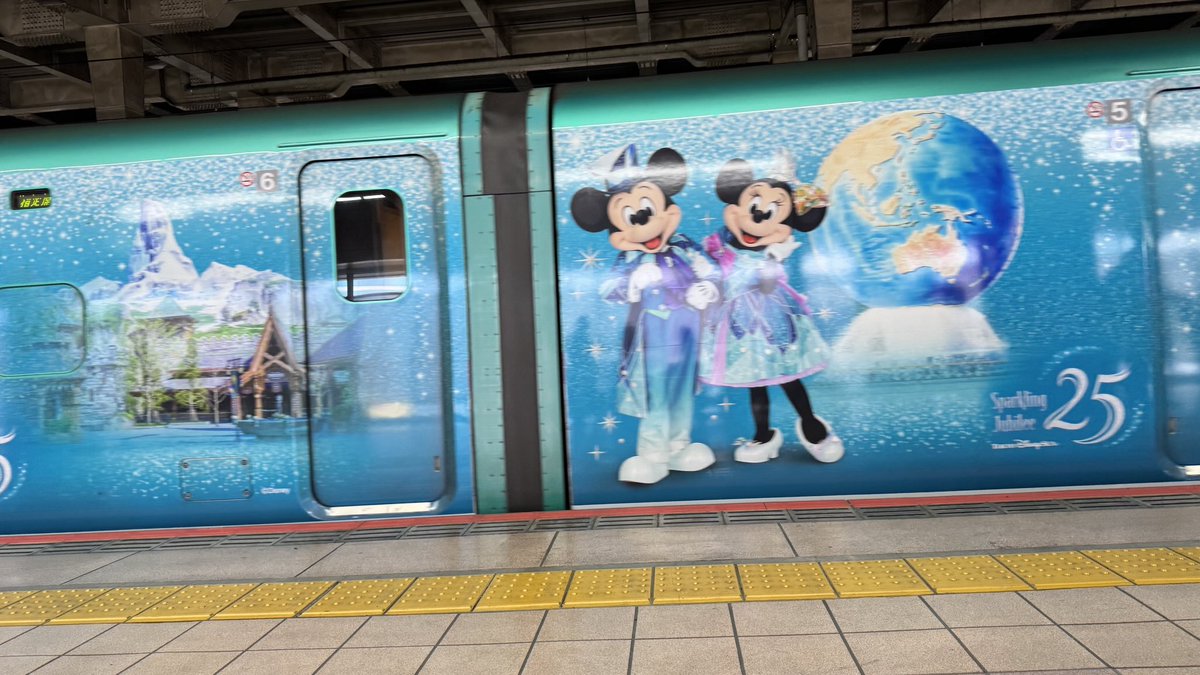 choco_bananas13's tweet photo. ディズニーシーの新幹線 https://t.co/dwaZzlq9g1