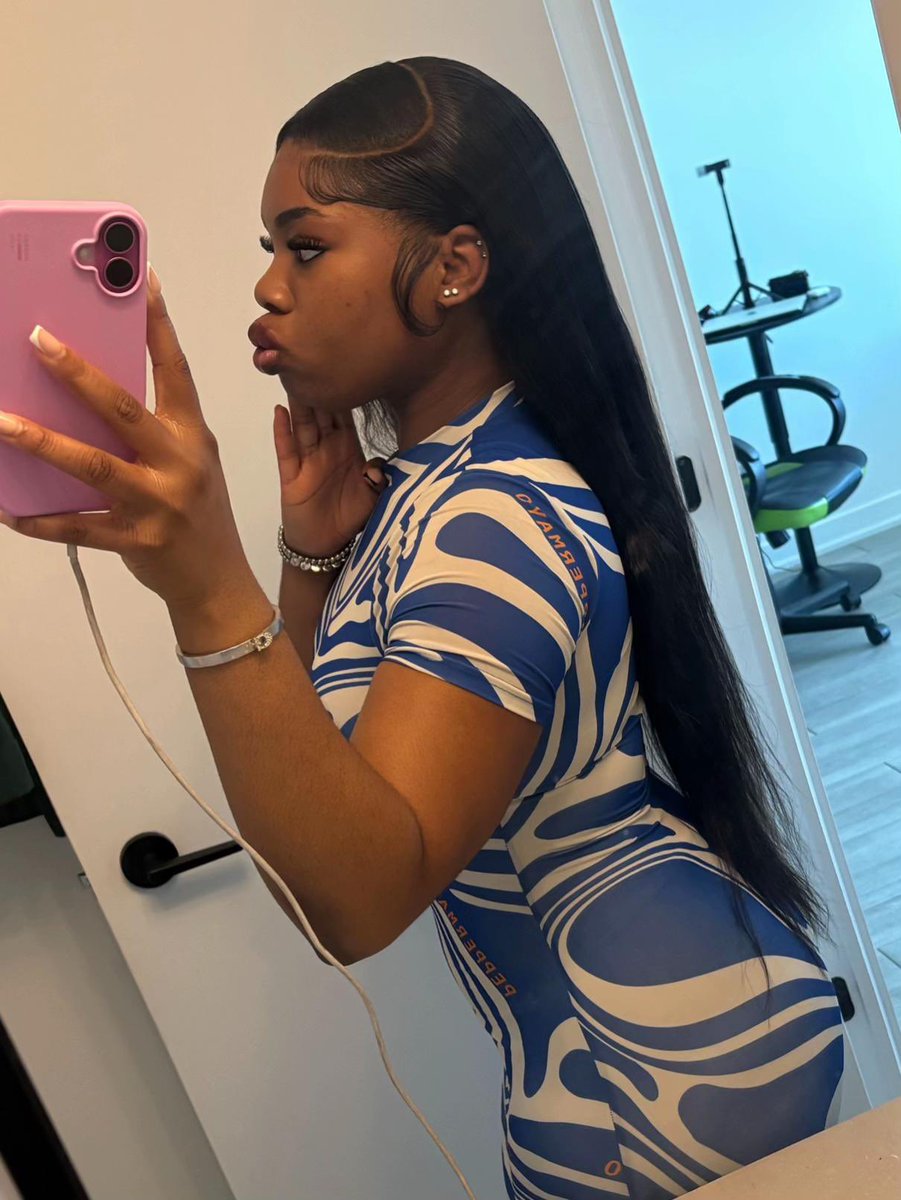 __SimplyShanaa's tweet photo. Fun month.. can’t lie 😍 https://t.co/4HAz2kEY1m