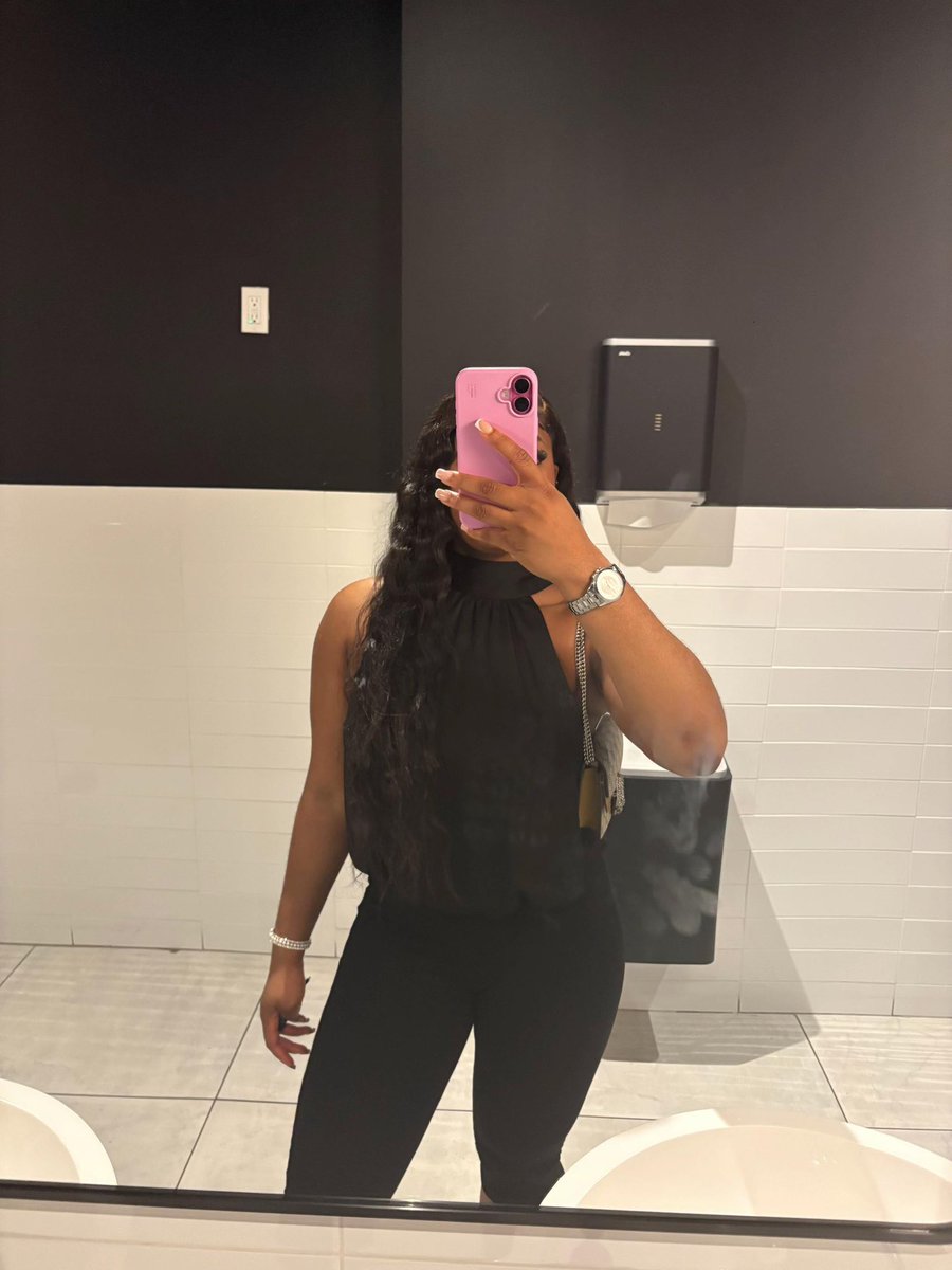 __SimplyShanaa's tweet photo. Fun month.. can’t lie 😍 https://t.co/4HAz2kEY1m