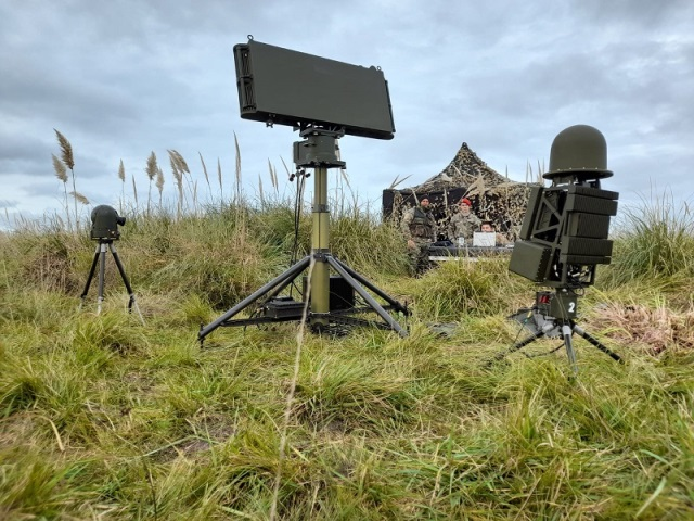 tobias_perez11's tweet photo. Agregaduría Aeronáutica Argentina en Washington 🇺🇸

Licitación: “EVALUATION, REPAIR, AND UPGRADE SERVICE FOR IDS-ELI 4030 DRONE JAMMING SYSTEMS" 

Evaluación del equipo/objeto, Reparación, Servicio de actualización.

Este Sistema Inhibidor de Drones ELI-4030 opera la FAA 🇦🇷 https://t.co/tqTJ5hLxVj