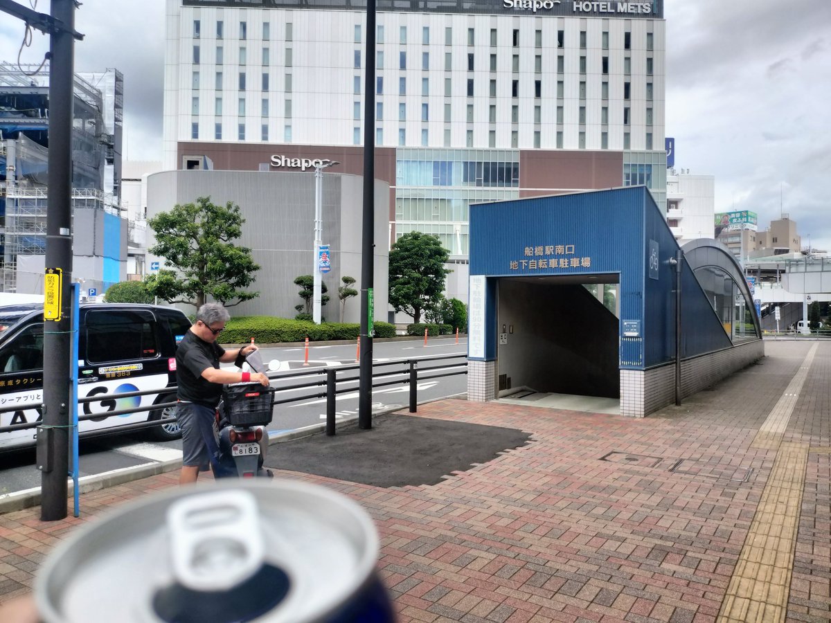limsinhyun's tweet photo. こんな早くから鬼門バーチーに飲みきた https://t.co/GmJunJGALi