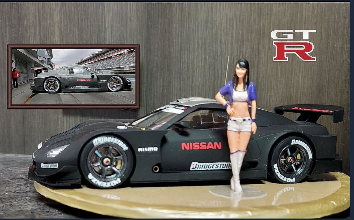 watapapa45's tweet photo. Black Test Car R35（Super  GT）

壁のモニター画像はデジラマ画像を貼り付けています。
タミヤ 1/24 ザナビーニスモ GT-R（R35）を使用 https://t.co/2pCaIcsUoH