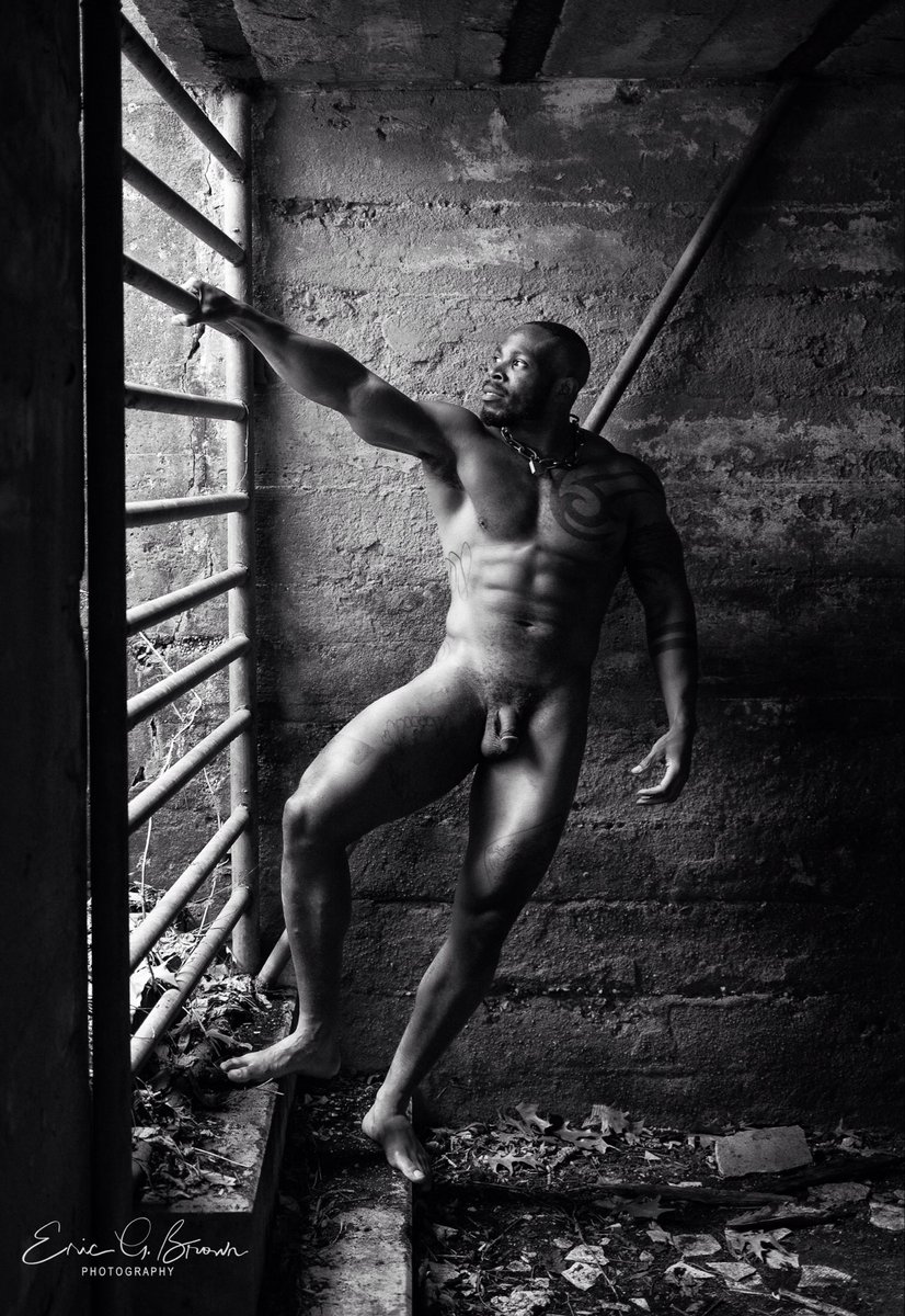 MaleExpressions's tweet photo. Light of day…photo shoot with @joey_timberwolf https://t.co/Nki2IGZDsz