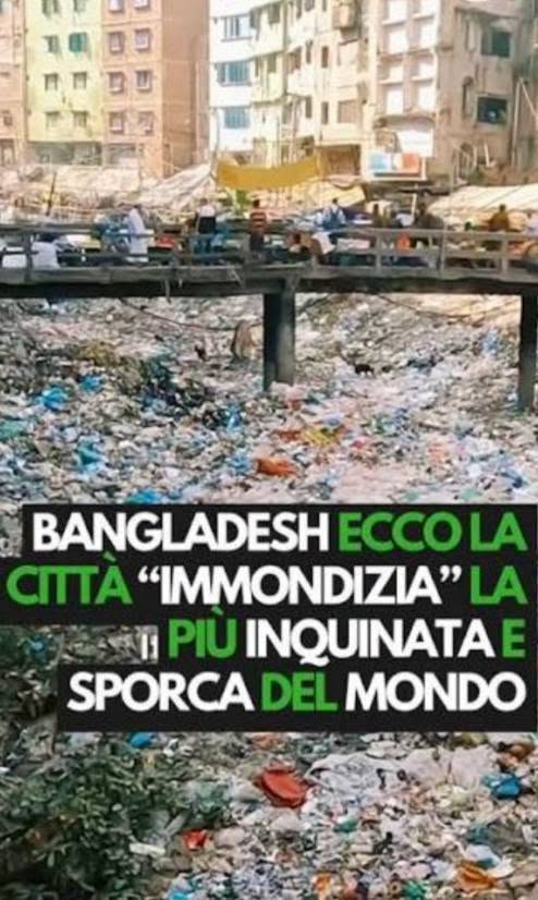 RobertoAvventu2's tweet photo. La foto che vedete, è il fiume Buriganga a Dacca, Bangladesh. Bhè, chiamarlo fiume è un eufemismo, è un immondezzaio che scorre verso il mare(a proposito di cambiamenti climatici, e raccolte differenziate). Dacca conta 20 milioni di abitanti, è la capitale del paese, e come vedete, non ha un servizio adeguato per la raccolta dei rifiuti, se mai lo abbia. Il paese, è considerato il più sporco, e più inquinato al mondo, oltre che, uno dei più poveri, e meno scolarizzato. Però, emigrano, e sono una comunità in forte ascesa in Italia, anche se non si capisce come mai,  visto che non ci sono laureati, figure qualificate, badanti, etc( anche gli operai, sono per lo più manovali a cui bisogna insegnare in pratica tutto).La maggior parte, approfittando di incentivi demenziali concessi loro dai soliti noti, apre negozietti  di alimentari, soprattutto alcolici che smerciano fino a ore tarde, creando non pochi disagi di ordine pubblico. I bengalesi, seguono la dottrina islamica, e come tutti gli islamici, mettono il Corano al di sopra di ogni cosa, anche al di sopra delle leggi, del paese che li ospita, infatti, a  Venezia, vive una parte consistente di loro, circa 40.000, comprese donne e bambini, gli uomini per lo più lavorano  nei cantieri navali, le donne..quasi invisibili