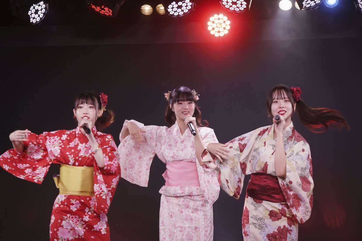DJ1typeR's tweet photo. Rays-Me! さん ①
2026/08/16『AKIBA@298Theater☆夏祭りLIVE!!』
at：AKIBAｶﾙﾁｬｰｽﾞ劇場

連日のRays-Me!さん､この日は浴衣衣装でのステージでした｡
前方着座スタイルなので後方撮影がとてもやりやすくて有難い｡（ただしDはアルコール扱無し…）

#RaysMe https://t.co/2j1j5AiZsQ