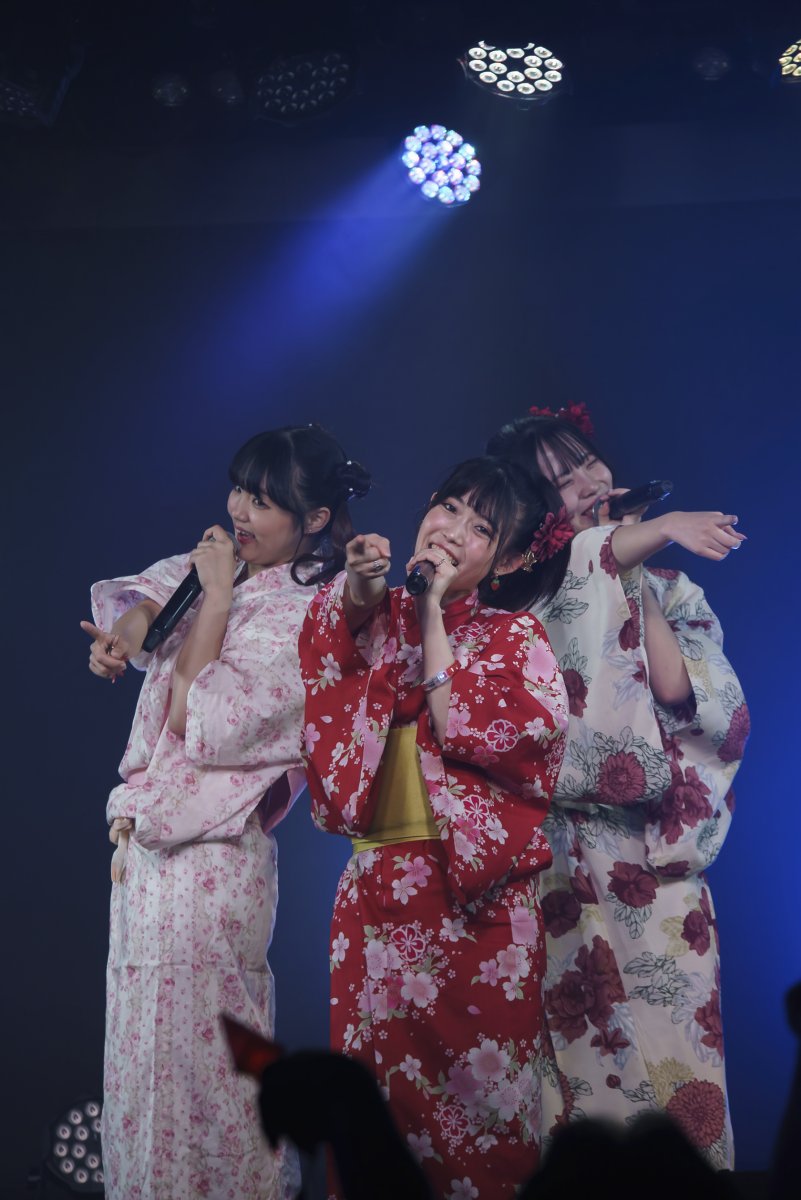 DJ1typeR's tweet photo. Rays-Me! さん ①
2026/08/16『AKIBA@298Theater☆夏祭りLIVE!!』
at：AKIBAｶﾙﾁｬｰｽﾞ劇場

連日のRays-Me!さん､この日は浴衣衣装でのステージでした｡
前方着座スタイルなので後方撮影がとてもやりやすくて有難い｡（ただしDはアルコール扱無し…）

#RaysMe https://t.co/2j1j5AiZsQ