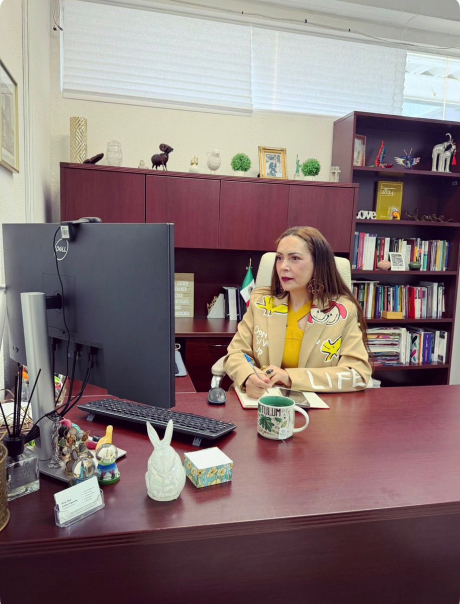 verajuarezf's tweet photo. 💜📚 #OPPMBC | Violencia Política contra las Mujeres en Razón de Género

⚖️ Desde el #OPPMBC tuvimos la oportunidad de contar con la Dra. Irina Graciela Cervantes Bravo, Magistrada de la Sala Regional Guadalajara del TEPJF, quien impartió la capacitación especializada “Violencia Política contra las Mujeres en Razón de Género en sede jurisdiccional: Estudio y Casos Prácticos”.

📚 Una reflexión central fue que no toda crítica, confrontación o debate político constituye violencia política contra las mujeres en razón de género. La diferencia está en analizar el contexto y determinar cuándo una conducta incorpora elementos o estereotipos de género y tiene por objeto o resultado menoscabar, limitar o anular el reconocimiento, goce o ejercicio de los derechos político-electorales de las mujeres.

A partir de sentencias y casos prácticos, revisamos los criterios jurisdiccionales que permiten hacer esta distinción con rigor y perspectiva de género, evitando tanto normalizar la violencia como confundirla con las expresiones propias del debate político.

Participé como Presidenta del #OPPMBC, junto con Graciela Amezola Canseco, Magistrada del Tribunal de Justicia Electoral del Estado de Baja California; Rebecca Vega Arriola, Titular de la Secretaría de las Mujeres de Baja California; María Melissa Higareda Pineda, Secretaria Técnica del Observatorio, así como nuestras aliadas estratégicas.

👏🏼 Agradezco especialmente a la Dra. Irina Cervantes por compartir sus conocimientos y experiencia, y por llevarnos del análisis conceptual al estudio práctico de los criterios que hoy orientan la atención jurisdiccional de la #VPMRG.

#OPPMBC #VPMRG #ParticipaciónPolítica #DerechosPolíticoElectorales