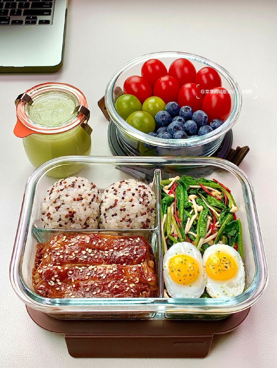 EmberPxxyy's tweet photo. #ComidaSaludable #PerderGrasa Ensalada de quinoa, espinacas frescas, tomates cherry y pollo a la plancha. Ligera, sabrosa y perfecta para tu dieta semanal! https://t.co/8ewmgVfooA