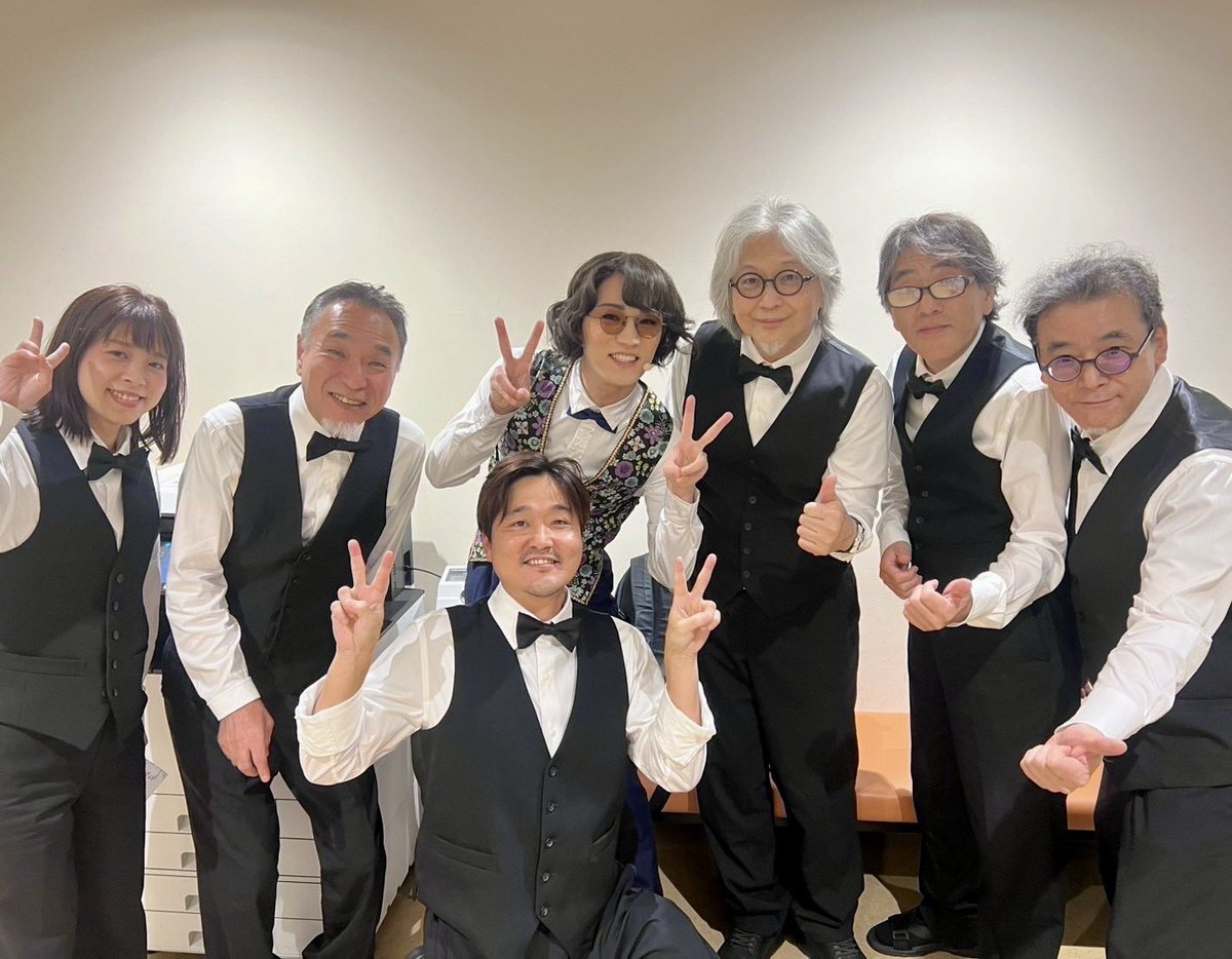 ayaha69pf's tweet photo. 神山智洋さんwithバンドメンバー🕵️✨

神ちゃんの素晴らしい歌と一緒に演奏できて、本当にたのしかったです☺️

#アケチコ
#劇団新感線 https://t.co/40Ct8gaRdh