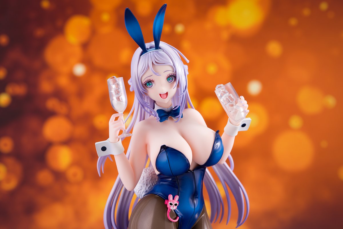 FigMemo's tweet photo. ホビージャパン「勝利の女神：NIKKEフォルクヴァン：モイストラビット」フィギュアレビュー

超クオリティ！
やはり立ち絵イラストを立体化するならこれくらいのクオリティは欲しいですね！

2026年8月発売
価格：24,200円
スケール：1/7
サイズ：全高約285mm
原型：鈴木葉月
彩色：星名詠美
製造：AMAKUNI

レビュー記事はリプ欄